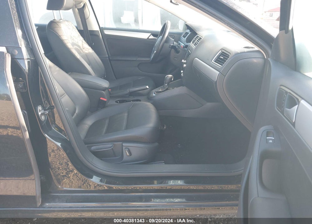 2014 VOLKSWAGEN JETTA 1.8T SE VIN: 3VWD17AJ1EM382782