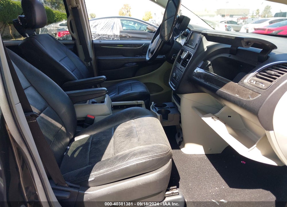 2011 CHRYSLER TOWN & COUNTRY TOURING VIN: 2A4RR5DGXBR734472