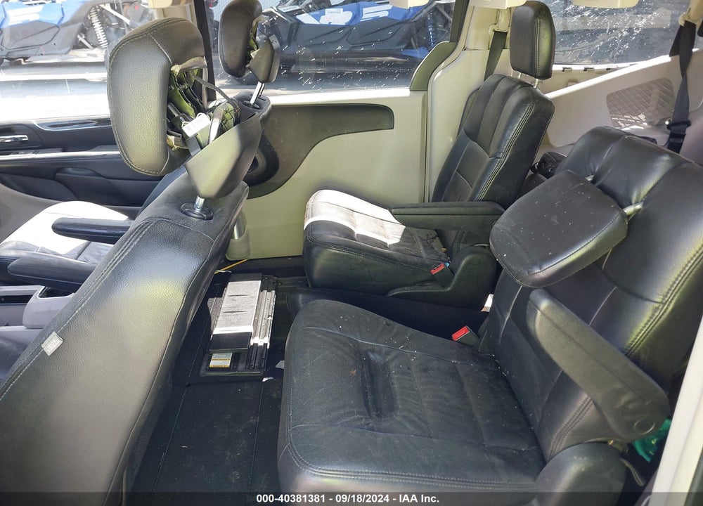 2011 CHRYSLER TOWN & COUNTRY TOURING VIN: 2A4RR5DGXBR734472