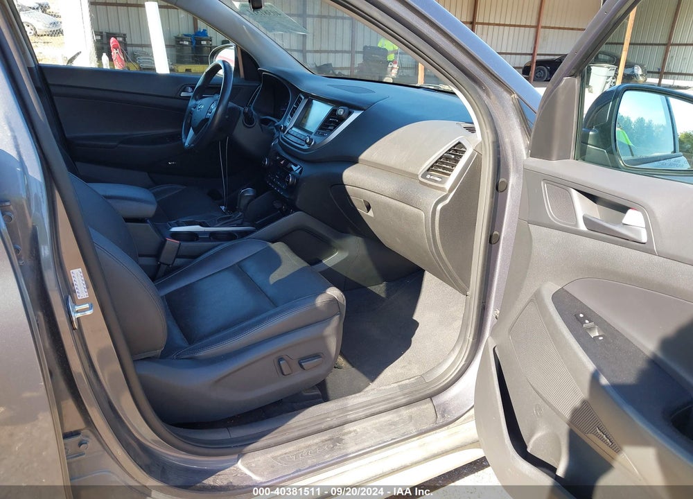 2017 HYUNDAI TUCSON SE PLUS VIN: KM8J33A48HU473921