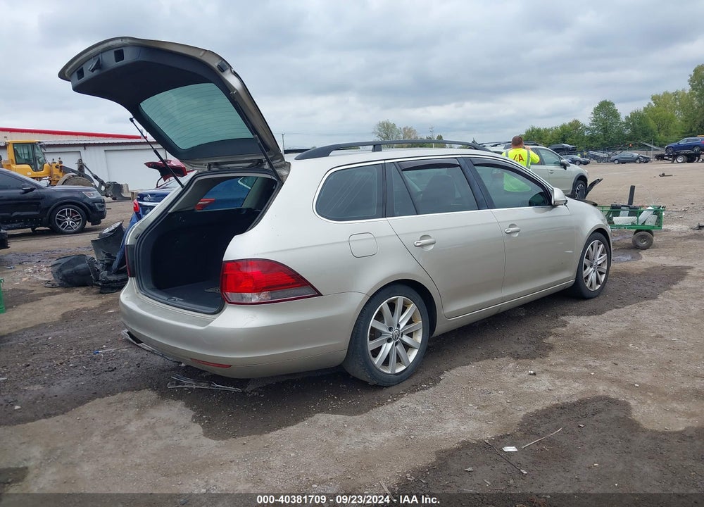 2013 VOLKSWAGEN JETTA SPORTWAGEN 2.0L TDI VIN: 3VWML7AJ1DM646138