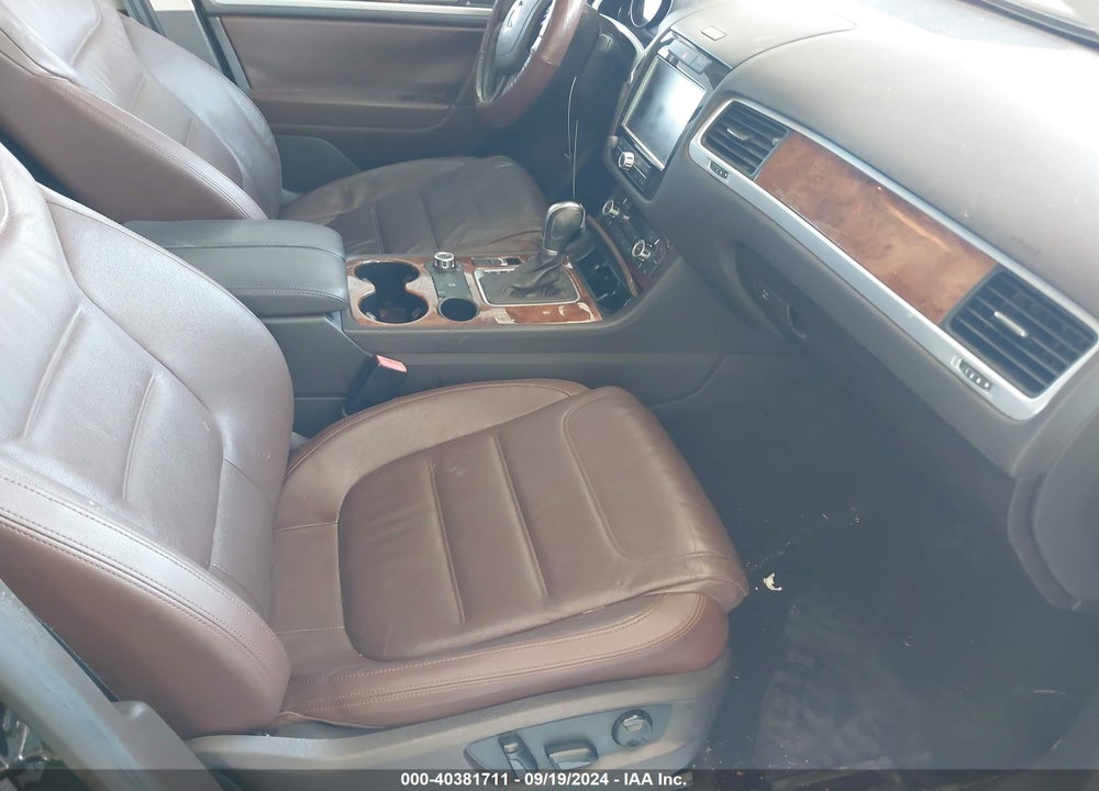 2014 VOLKSWAGEN TOUAREG 3.6L LUX VIN: WVGEF9BP1ED000877