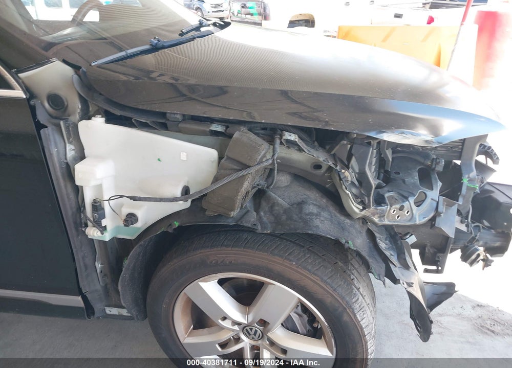 2014 VOLKSWAGEN TOUAREG 3.6L LUX VIN: WVGEF9BP1ED000877