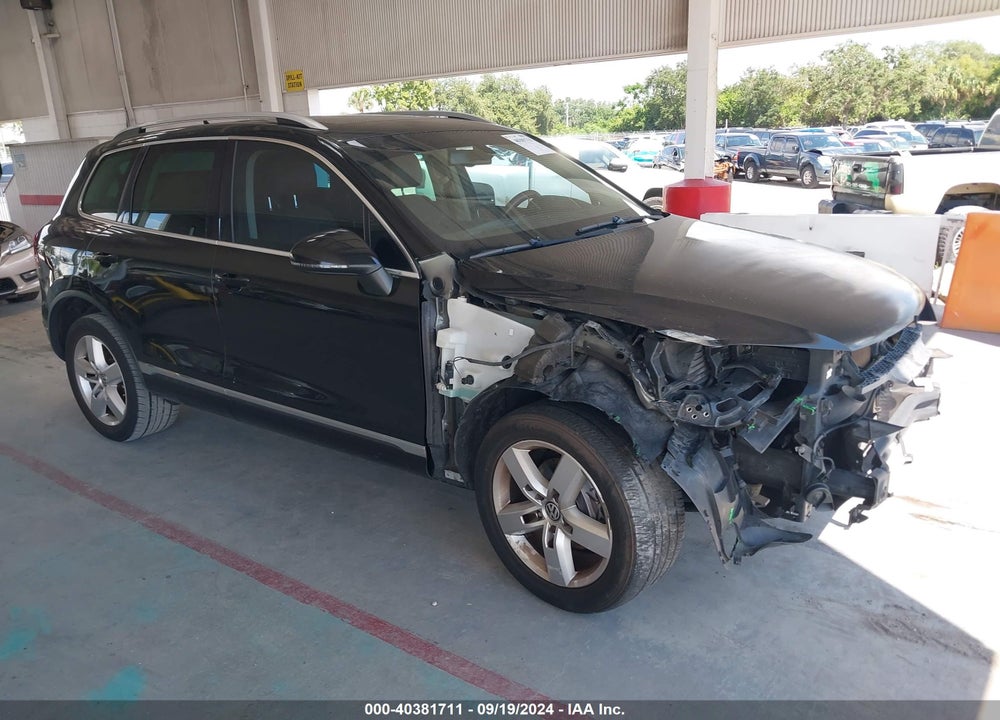 2014 VOLKSWAGEN TOUAREG 3.6L LUX VIN: WVGEF9BP1ED000877