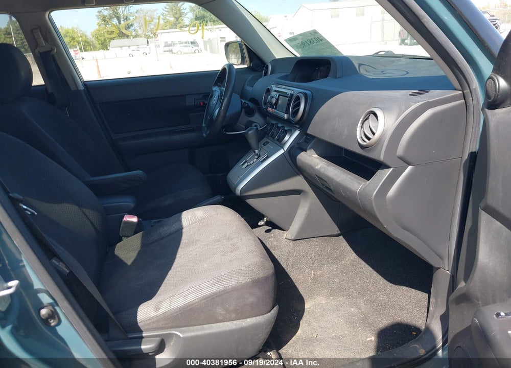 2010 SCION XB VIN: JTLZE4FE3A1100631