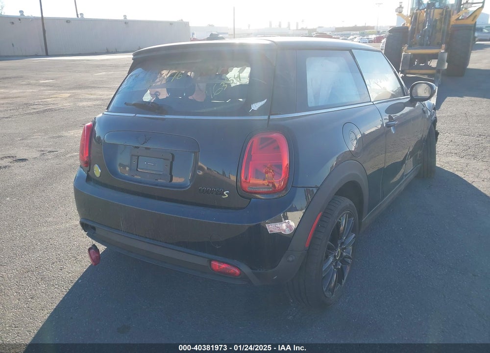 2024 MINI SE HARDTOP COOPER VIN: WMW13DJ07R2V30658