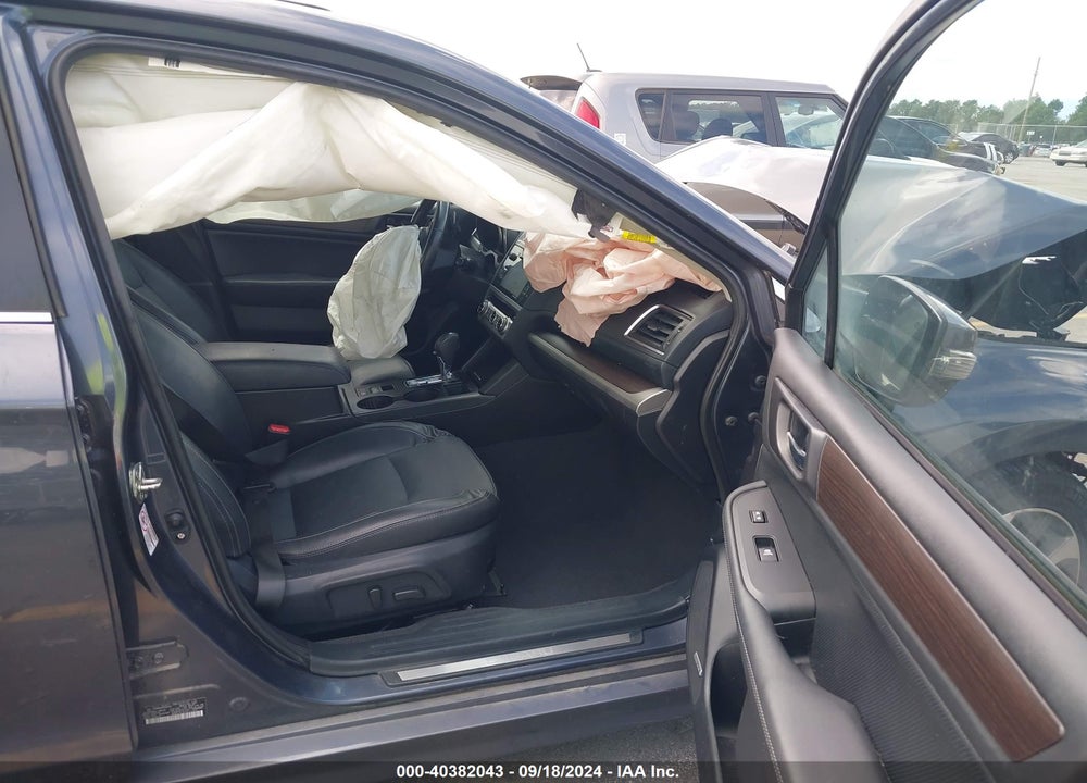 2017 SUBARU LEGACY 2.5I LIMITED VIN: 4S3BNAN68H3033318