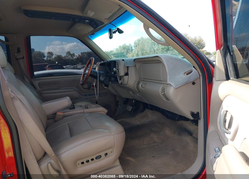 2000 CHEVROLET TAHOE Z71 VIN: 1GNEK13R7YR119064