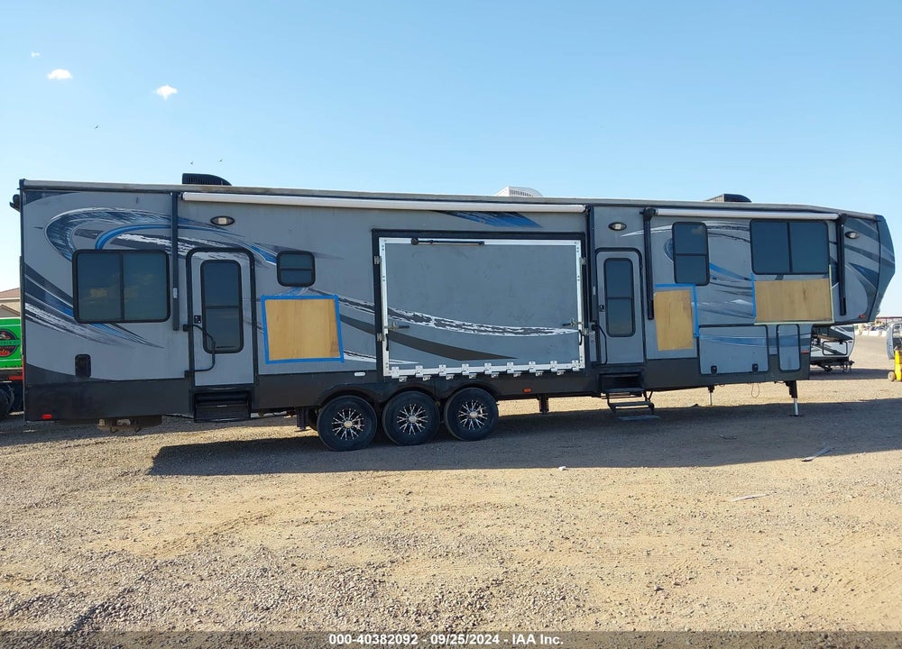 2016 HEARTLAND CYCLONE 4200 VIN: 5SFCG4435GE302799