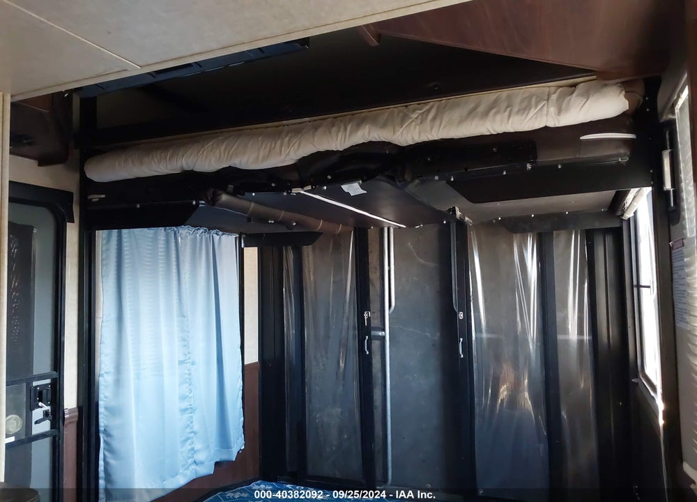 2016 HEARTLAND CYCLONE 4200 VIN: 5SFCG4435GE302799