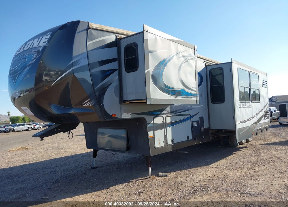 2016 HEARTLAND CYCLONE 4200 VIN: 5SFCG4435GE302799