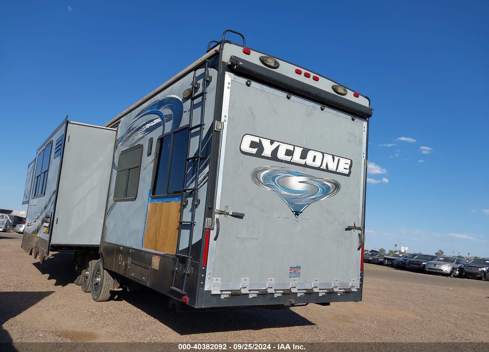 2016 HEARTLAND CYCLONE 4200 VIN: 5SFCG4435GE302799