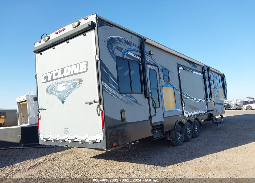 2016 HEARTLAND CYCLONE 4200 VIN: 5SFCG4435GE302799