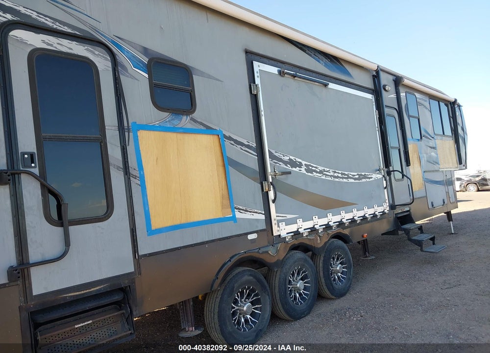 2016 HEARTLAND CYCLONE 4200 VIN: 5SFCG4435GE302799