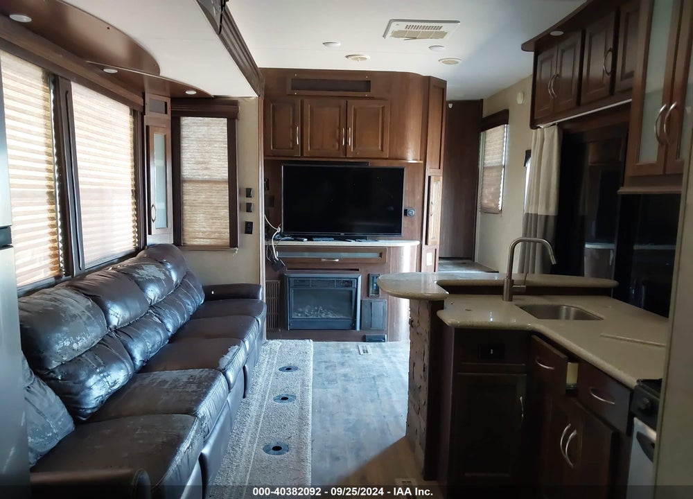 2016 HEARTLAND CYCLONE 4200 VIN: 5SFCG4435GE302799