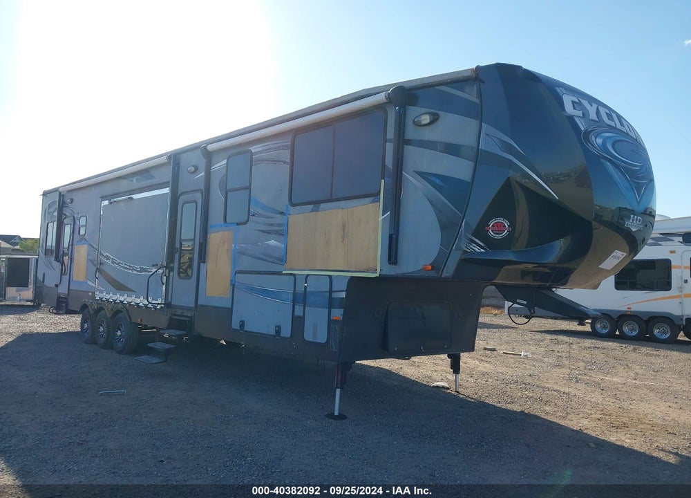 2016 HEARTLAND CYCLONE 4200 VIN: 5SFCG4435GE302799