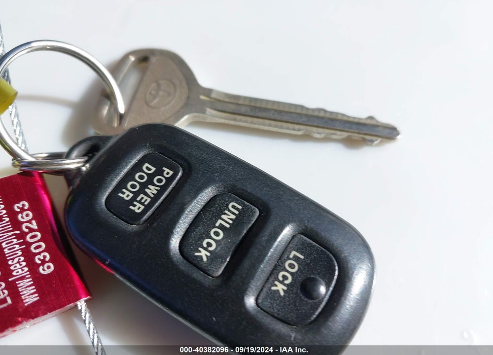 2000 TOYOTA SIENNA LE VIN: 4T3ZF13C3YU233816