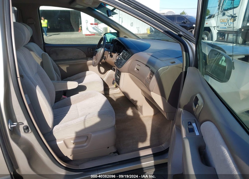 2000 TOYOTA SIENNA LE VIN: 4T3ZF13C3YU233816