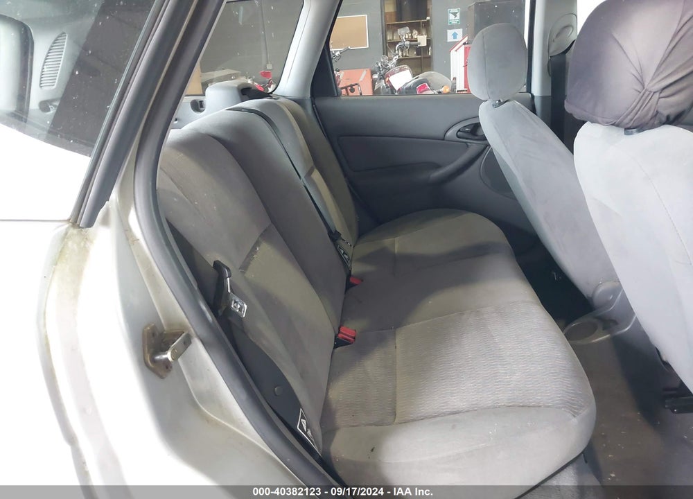 2001 FORD FOCUS SE VIN: 1FAFP36321W296426