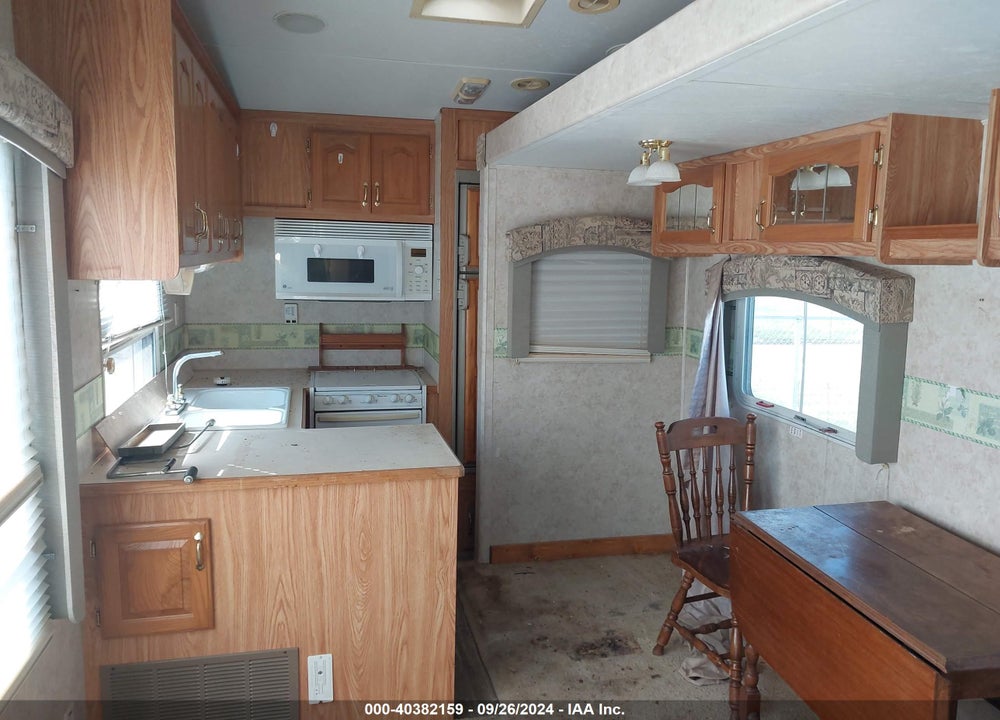 2004 FOREST RIVER CEDAR CREEK SILVERBACK 5TH WHL TRAVEL TRAILER VIN: 4X4FCRE224P189788