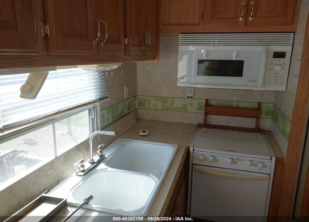 2004 FOREST RIVER CEDAR CREEK SILVERBACK 5TH WHL TRAVEL TRAILER VIN: 4X4FCRE224P189788