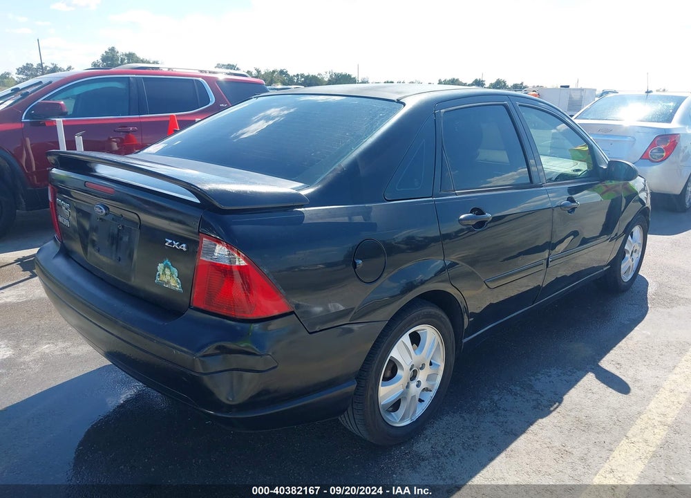 2005 FORD FOCUS ZX4 VIN: 1FAFP38ZX5W300505