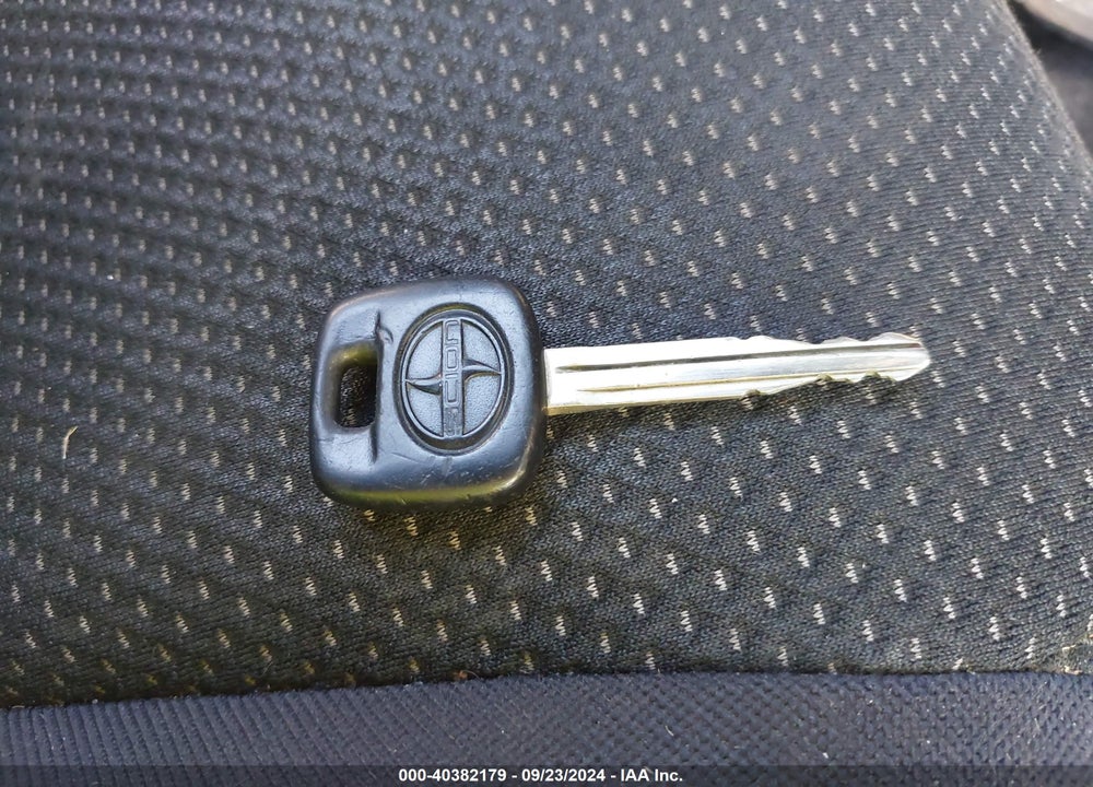 2005 SCION XB VIN: JTLKT324250219877
