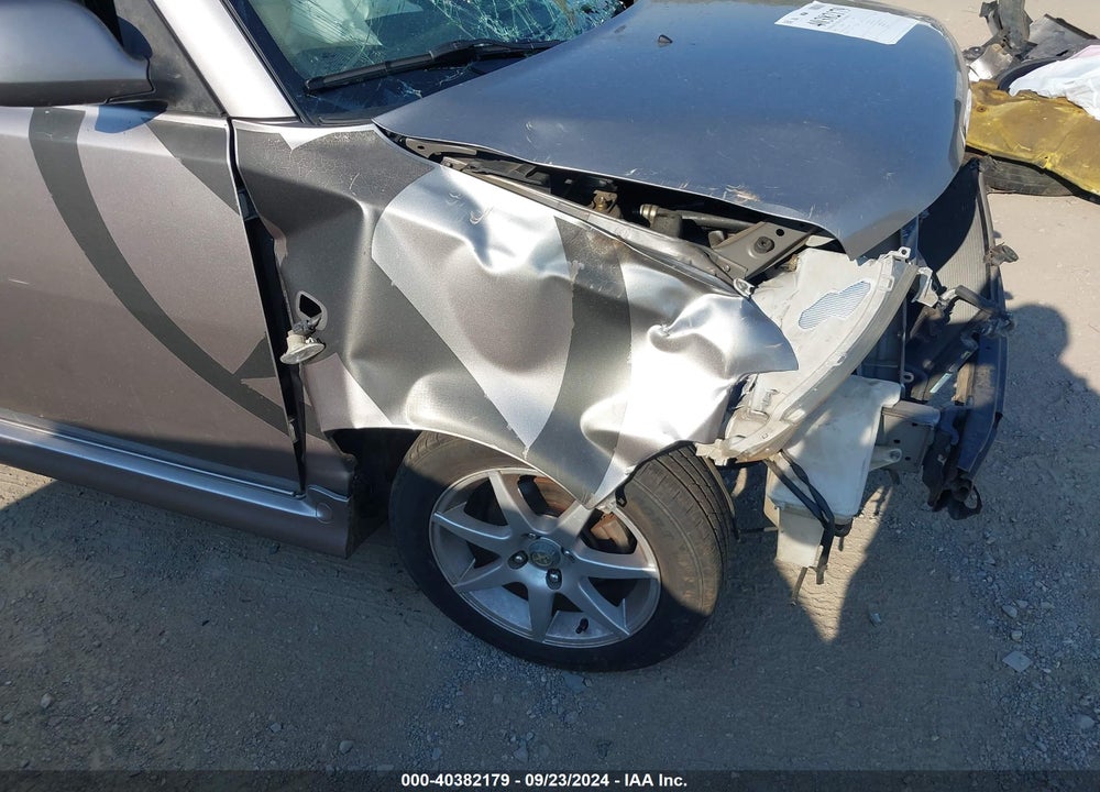 2005 SCION XB VIN: JTLKT324250219877