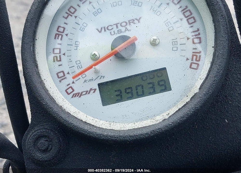 2010 VICTORY MOTORCYCLES HAMMER 8-BALL VIN: 5VPBB26D6A3002135