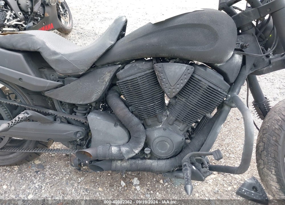 2010 VICTORY MOTORCYCLES HAMMER 8-BALL VIN: 5VPBB26D6A3002135