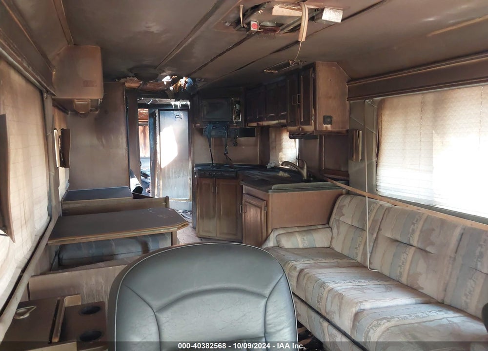 1993 CHAMPION MOTORHOME VIN: 4S7KT9S09NC006790