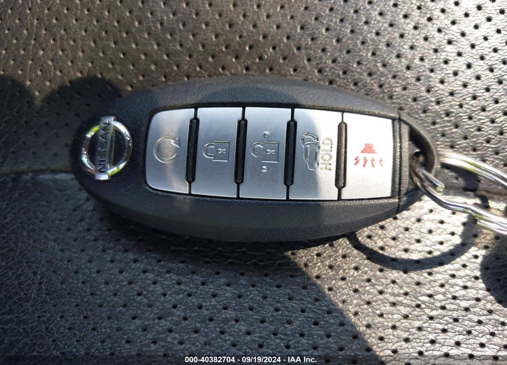 2018 NISSAN ROGUE SL VIN: 5N1AT2MV4JC850240