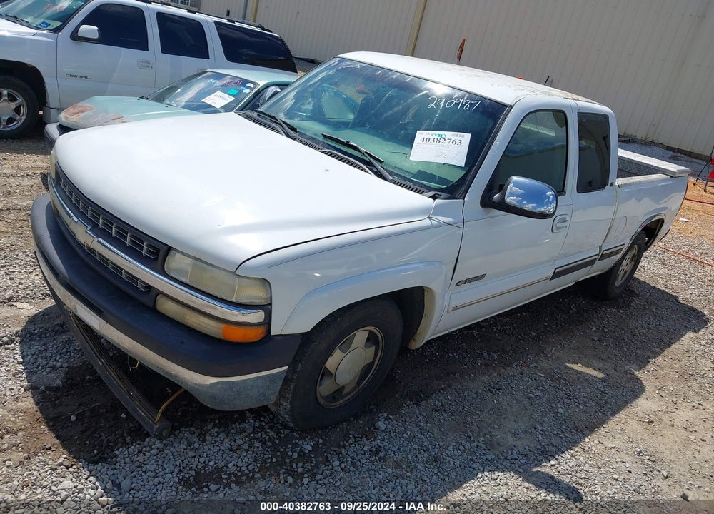 2000 CHEVROLET SILVERADO 1500 LS VIN: 2GCEC19V9Y1240987