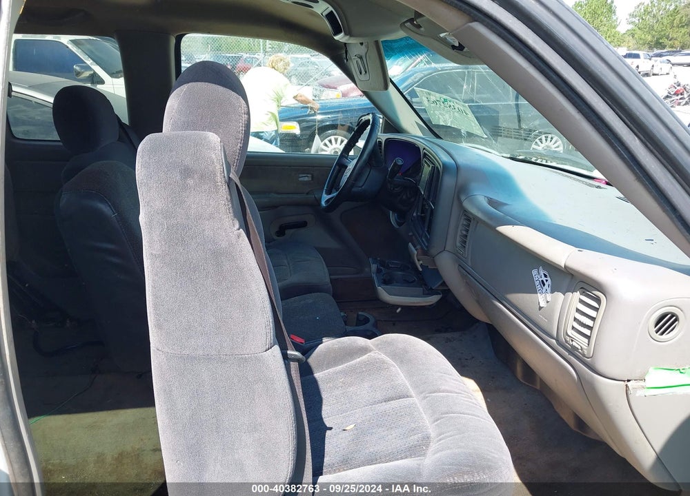 2000 CHEVROLET SILVERADO 1500 LS VIN: 2GCEC19V9Y1240987