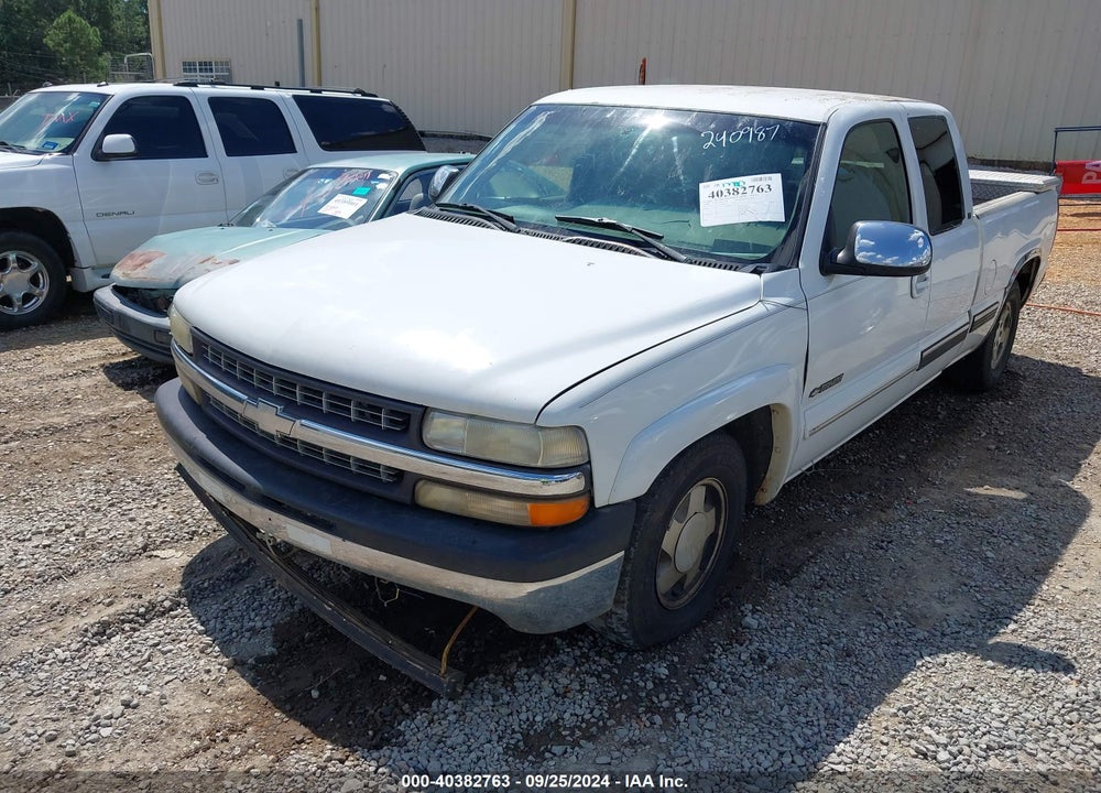 2000 CHEVROLET SILVERADO 1500 LS VIN: 2GCEC19V9Y1240987