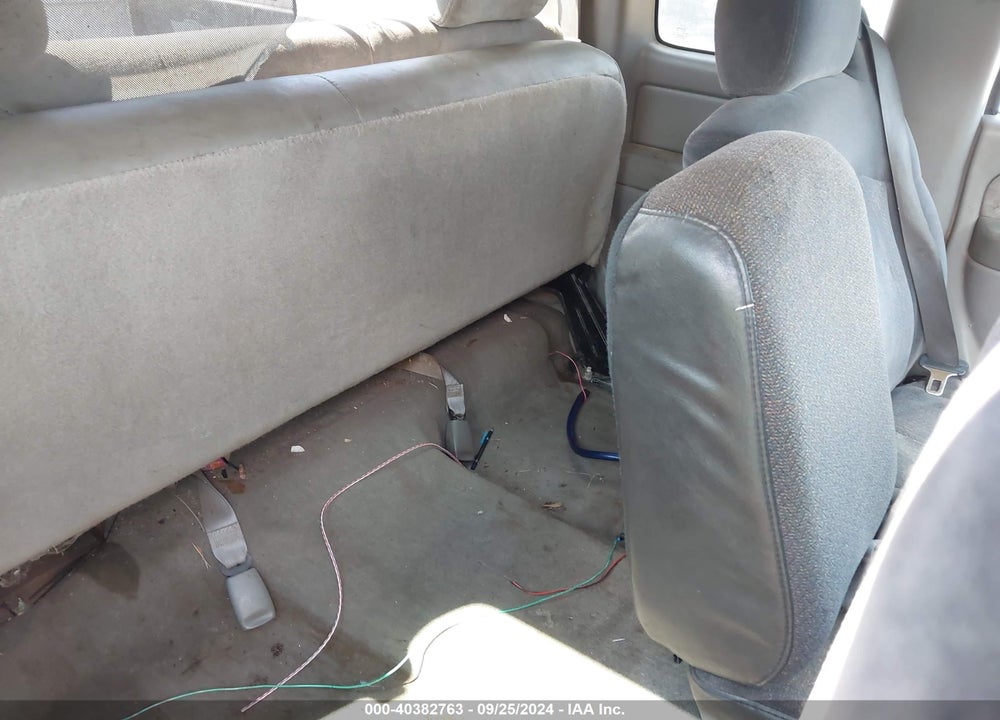 2000 CHEVROLET SILVERADO 1500 LS VIN: 2GCEC19V9Y1240987