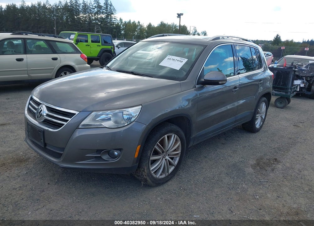 2011 VOLKSWAGEN TIGUAN SE VIN: WVGBV7AX7BW537233