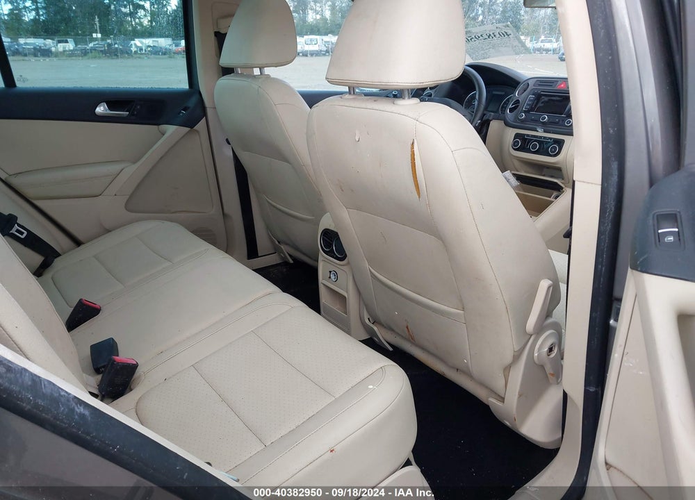 2011 VOLKSWAGEN TIGUAN SE VIN: WVGBV7AX7BW537233