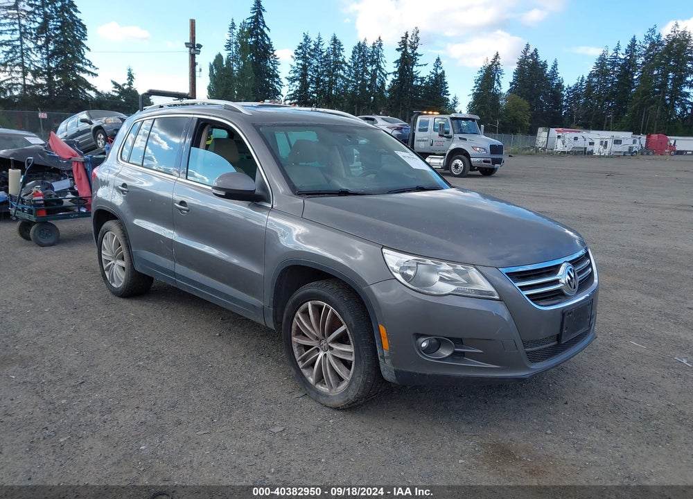 2011 VOLKSWAGEN TIGUAN SE VIN: WVGBV7AX7BW537233