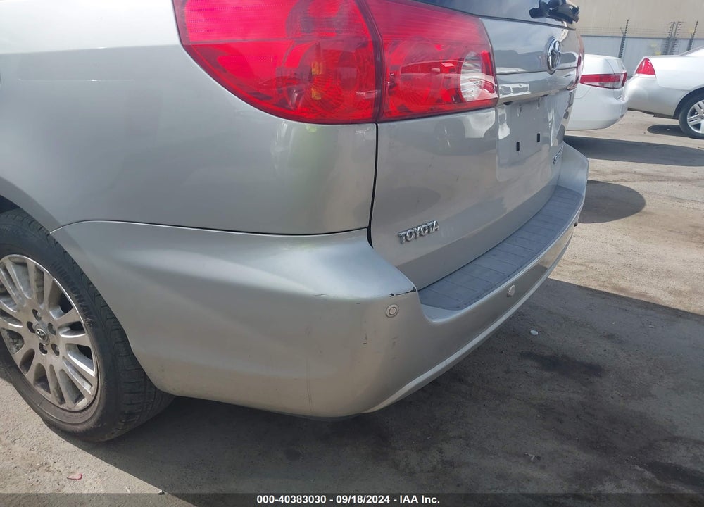 2010 TOYOTA SIENNA XLE VIN: 5TDYK4CC2AS315634