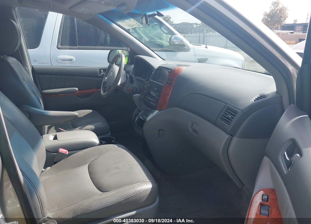 2010 TOYOTA SIENNA XLE VIN: 5TDYK4CC2AS315634