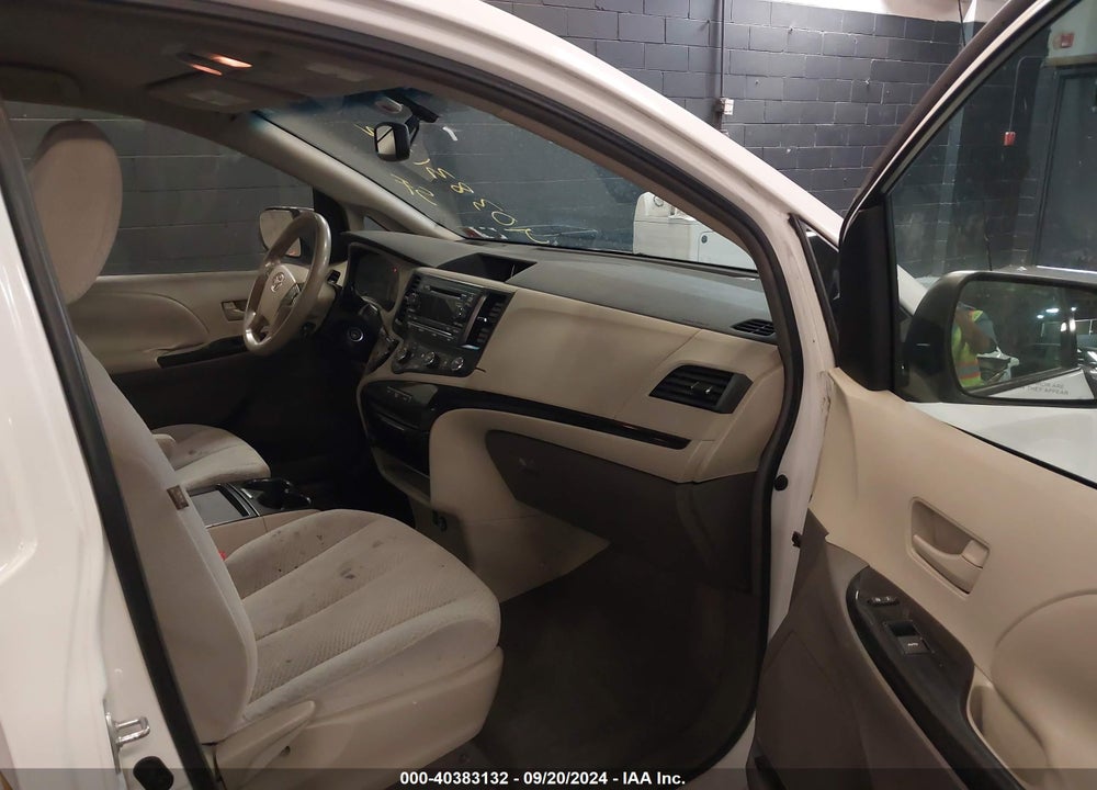 2011 TOYOTA SIENNA LE V6 VIN: 5TDKK3DC1BS130894