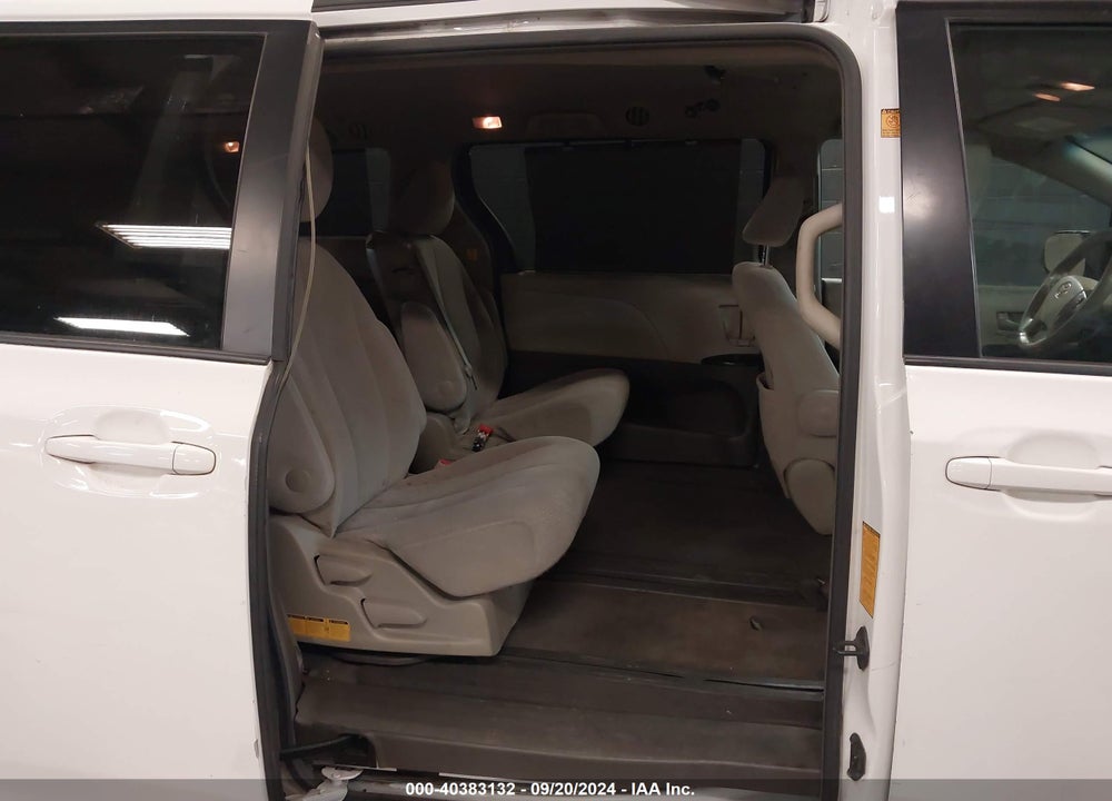 2011 TOYOTA SIENNA LE V6 VIN: 5TDKK3DC1BS130894