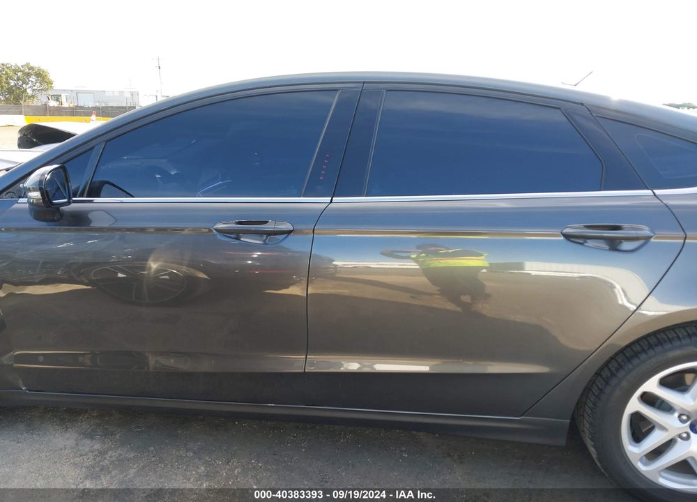 2015 FORD FUSION SE VIN: 3FA6P0H74FR195932