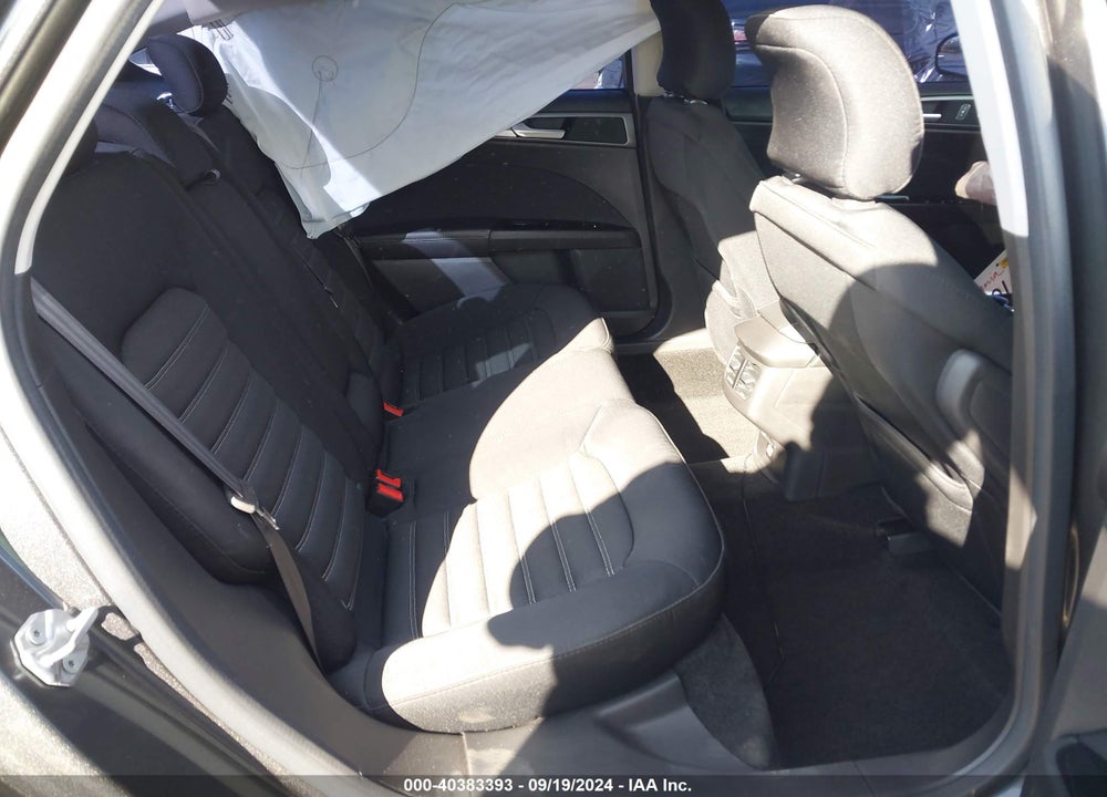 2015 FORD FUSION SE VIN: 3FA6P0H74FR195932