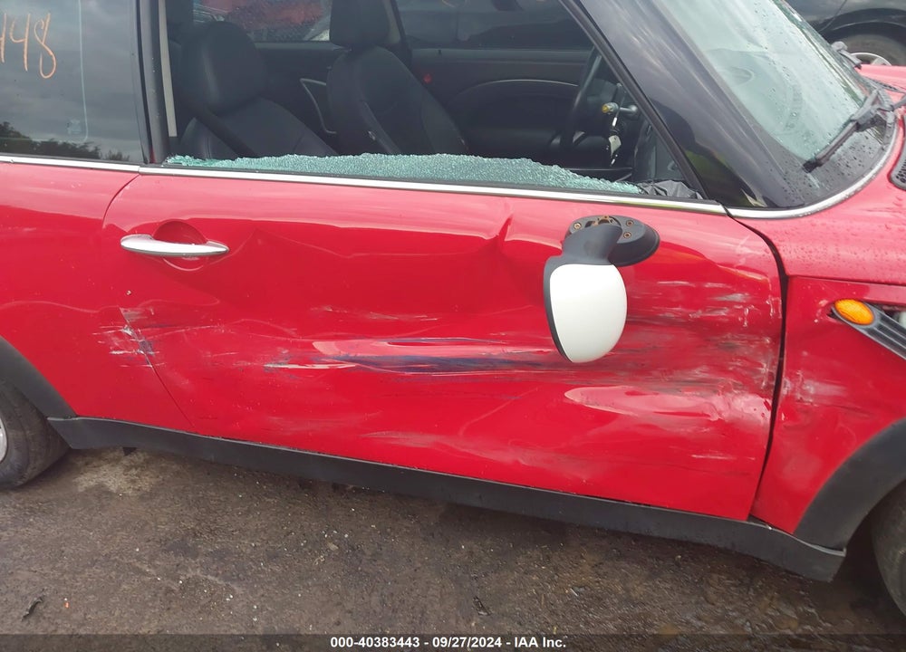 2006 MINI COOPER VIN: WMWRC33526TK17576