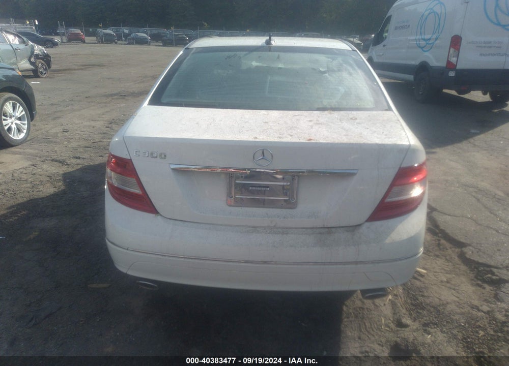 2011 MERCEDES-BENZ C 300 LUXURY/SPORT VIN: WDDGF5EB8BR176724
