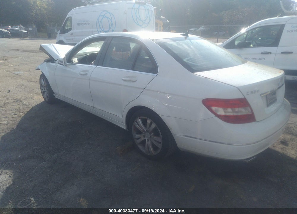 2011 MERCEDES-BENZ C 300 LUXURY/SPORT VIN: WDDGF5EB8BR176724