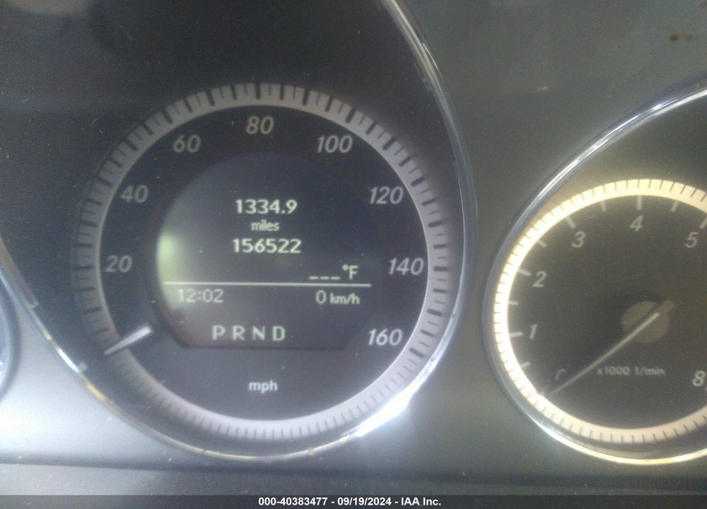 2011 MERCEDES-BENZ C 300 LUXURY/SPORT VIN: WDDGF5EB8BR176724