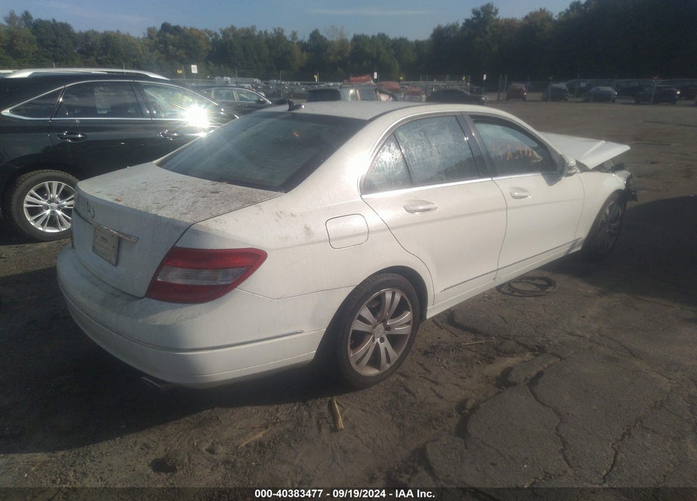 2011 MERCEDES-BENZ C 300 LUXURY/SPORT VIN: WDDGF5EB8BR176724